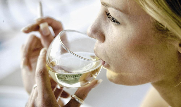 Fles wijn even schadelijk als vijf tot tien sigaretten per week