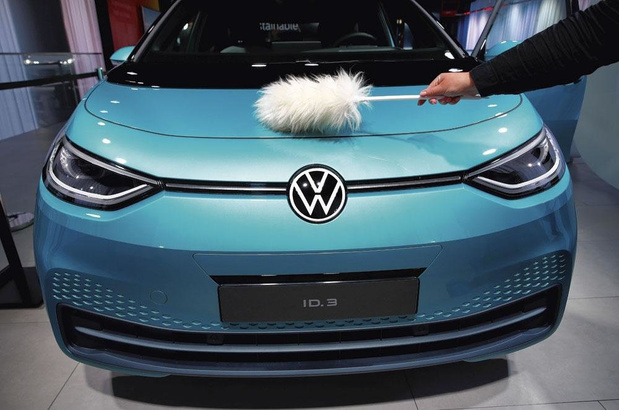 Voitures électriques: Volkswagen veut ouvrir 6 usines de batteries en Europe d'ici 2030