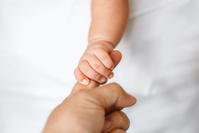 Covid : des nouveaux-nés séparés dès la naissance de leurs parents