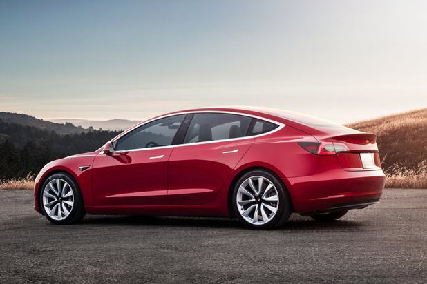 Autoverhuurbedrijf Hertz bestelt 100.000 elektrische wagens bij Tesla