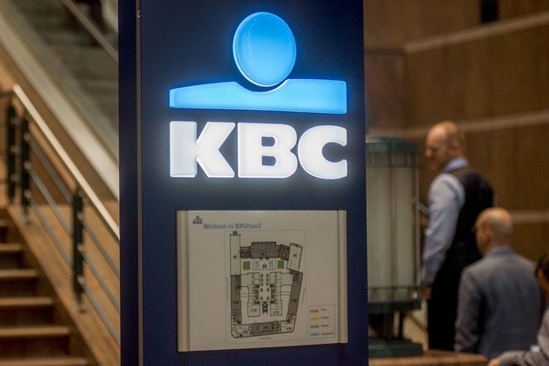 KBC sluit 51 kantoren en evalueert management