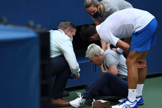 Djokovic demande à ses fans de soutenir la juge de ligne blessée par son geste d'humeur