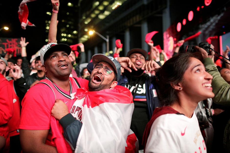 In beeld: volksfeest in Toronto na eerste NBA-titel