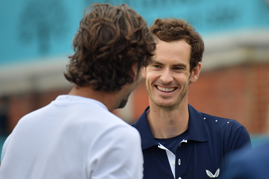 Andy Murray maakt comeback in dubbel op Wimbledon: 'Doel is nog altijd terugkomen in enkelspel'