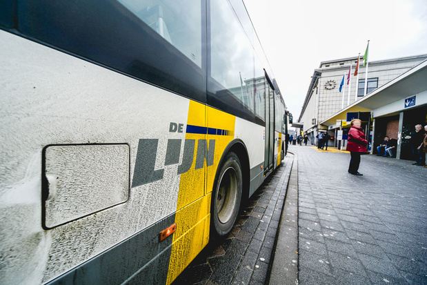 Geen cash meer op bussen en trams van De Lijn: 'Wat met gebruikersfouten?'