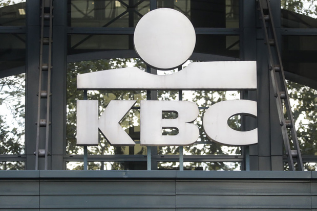 KBC-klanten die wachten op bankkaart kunnen meteen digitaal betalen