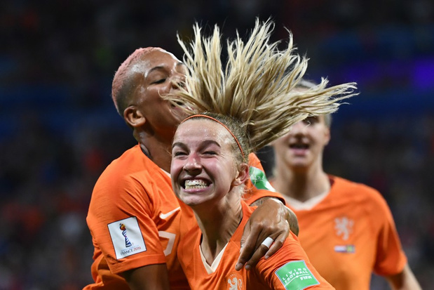 Nederland plaatst zich na verlengingen tegen Zweden voor eerste WK-finale