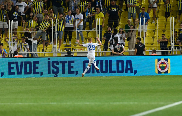 Frustrés d'être sortis par le Dynamo Kiev, les supporters de Fenerbahçe scandent le nom de Vladimir Poutine