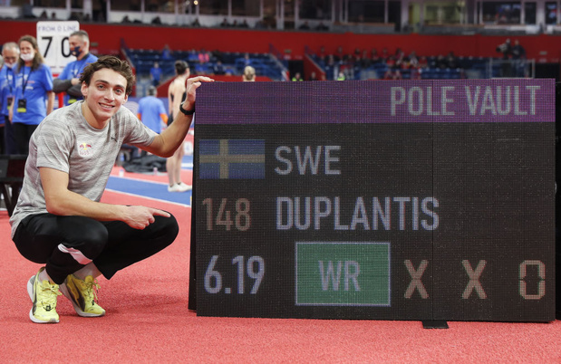Armand Duplantis porte le record du monde du saut à la perche à 6m19