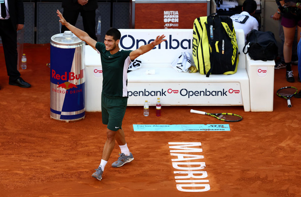 La nouvelle sensation du tennis Carlos Alcaraz remporte le Masters 1000 de Madrid