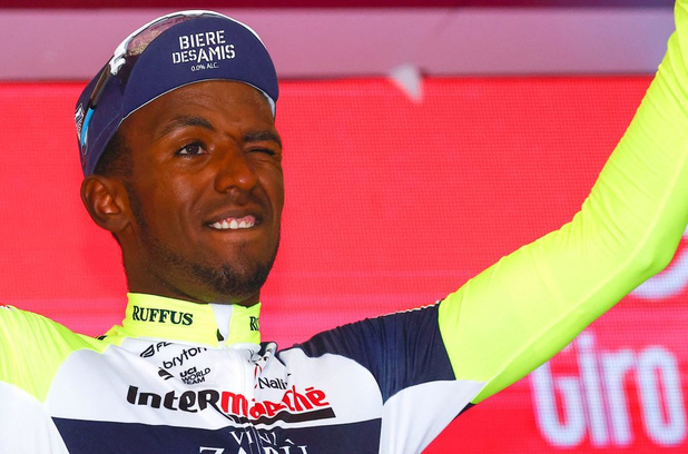 Abandon de Biniam Girmay au Giro sur une victoire d'étape: le bouchon de Prosecco fut fatal