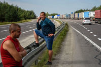 Files d'attente géantes de camions à la frontière polonaise et urkainienne
