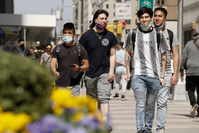 Les Américains vaccinés n'ont plus besoin de porter de masque en extérieur hors des foules