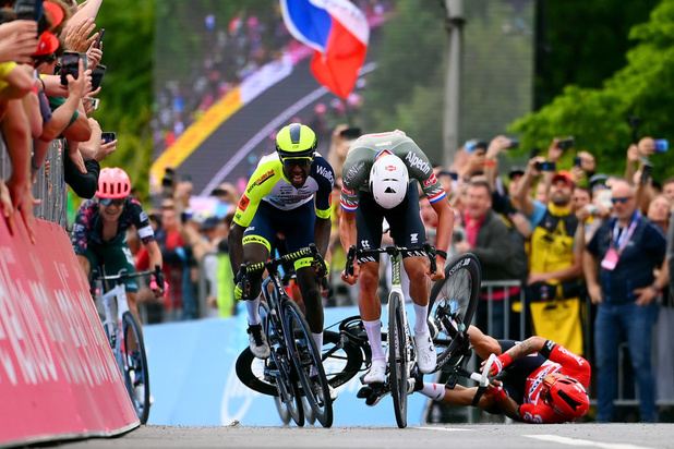 Giro 2022: Mathieu van der Poel premier maillot rose devance Biniam Girmay