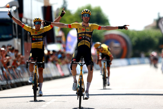 Jumbo-Visma profite d'une énorme chute collective au Tour de Burgos pour s'offrir un triplé: "Ce n'est pas la plus belle manière de gagner"