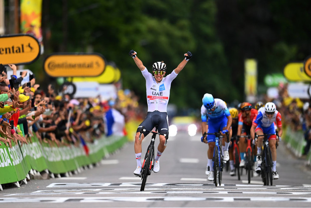 Tour de France: Wout Van Aert perd son maillot jaune au profit d'un Tadej Pogacar qui fait coup double