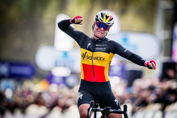 Lotte Kopecky a mis fin à 12 de disette sur le Tour des Flandres féminin: "Quand j'ai ouvert les journaux, j'ai vu du cyclisme féminin en première page. C'est quelque chose d'unique"