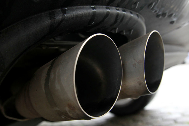 Épuration des gaz d'échappement diesel: la Commission sanctionne BMW et Volkswagen