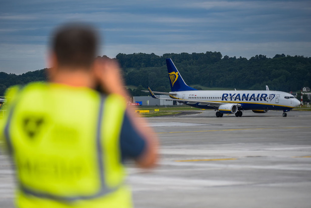 Ryanair maintient le cap sur sa croissance malgré le variant Omicron