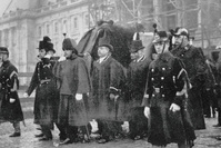 Le 14 décembre 1909, Léopold II sauve l'armée avant de mourir