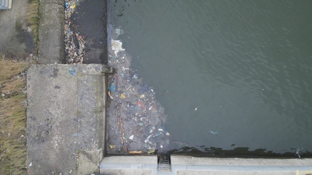 Le port d'Anvers à la recherche des déchets flottants au moyen de drones