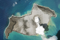 Eruption volcanique dans le Pacifique: gros dégâts signalés aux Tonga, la menace est désormais terminée