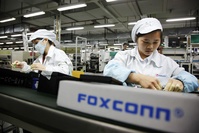 Le géant de l'électronique Foxconn dit embaucher à nouveau