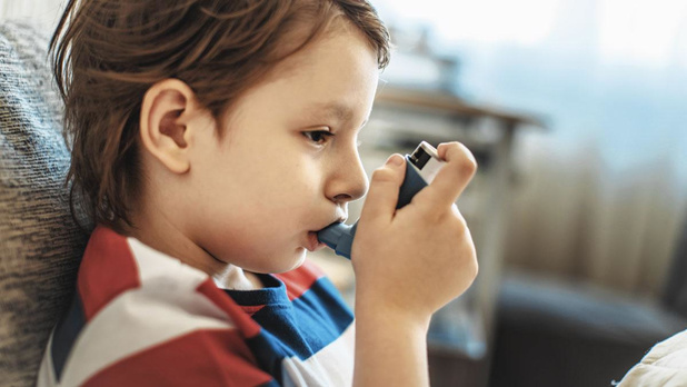 Opgroeien in armoede verhoogt risico op astma