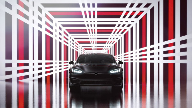Gamen tijdens het rijden levert Tesla overheidsonderzoek op