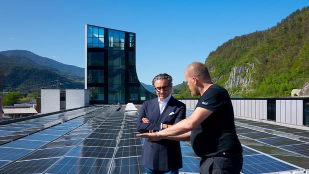 Durst installe des panneaux solaires sur son site de Brixen