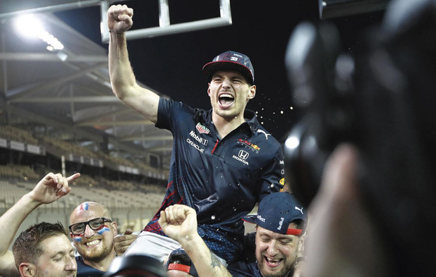 Een van de grootste deals in de F1-geschiedenis: Max Verstappen verlengt tot 2028 bij Red Bull