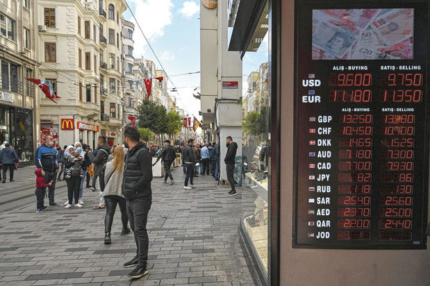 La lire et l'économie turques s'effondrent