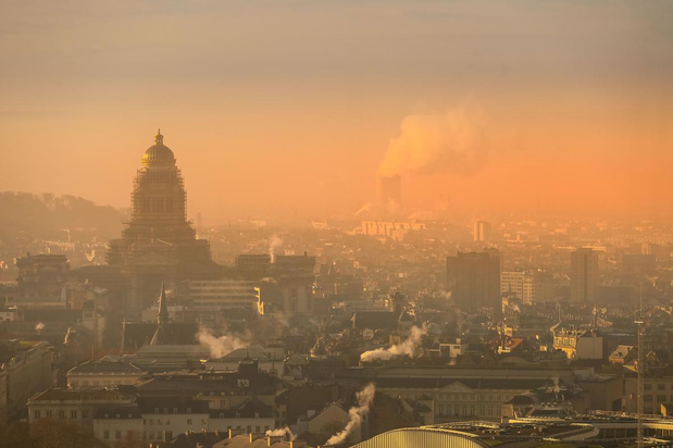 Pollution atmosphérique à Bruxelles : la situation s'améliore mais il reste une disparité notable des niveaux entre quartiers