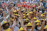 Un an après le coup d'Etat, comment s'en sort la Birmanie?