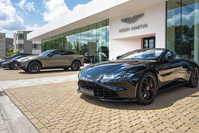 Aston Martin Brussels inaugure un nouveau showroom pour ses véhicules de légende