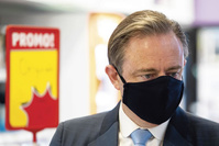 De Wever rejette le port obligatoire du masque à Anvers, mais prône l'obligation d'en avoir toujours un sur soi