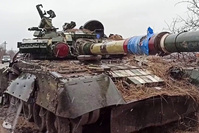 EN DIRECT | Les forces russes encerclent Kiev et bloquent Marioupol