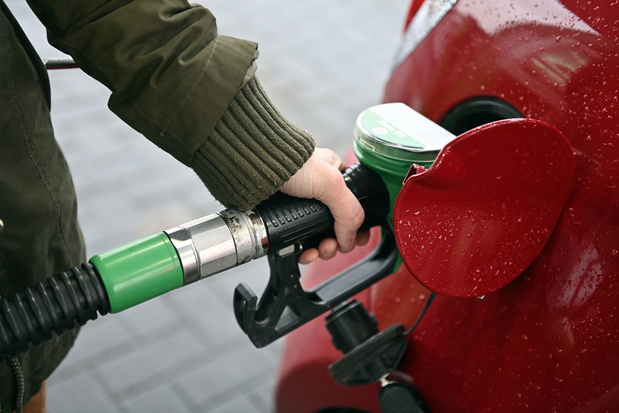 Prijs benzine 95 klimt voor het eerst boven de 2 euro per liter
