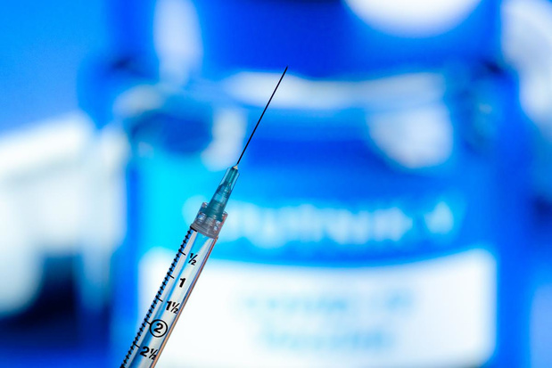 Pfizer "très proche" d'une demande d'autorisation en urgence pour son vaccin contre le Covid-19, peut-être disponible aux USA en décembre