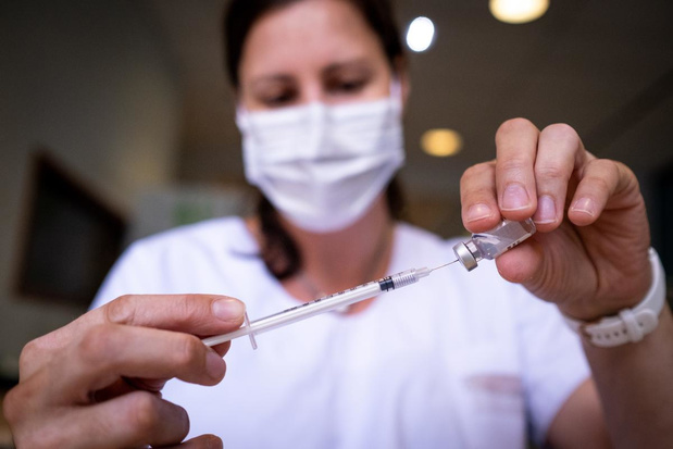 Le 1er avril, les professionnels des soins non vaccinés pourraient perdre leur agrément