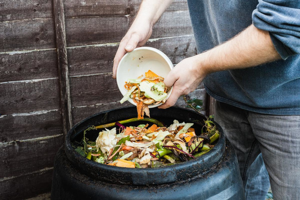 Moet je je compost omwoelen?