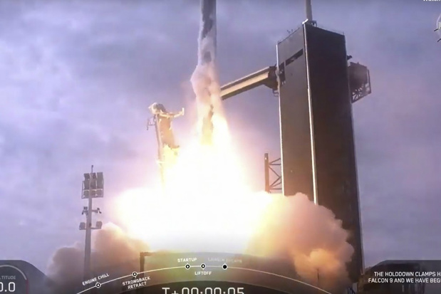 SpaceX test met succes reddingssystemen bij lancering