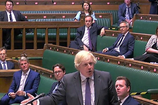 'Vragenuurtje aan de premier maakt deel uit van de Britse parlementaire traditie, maar veel wijzer word je er niet van'
