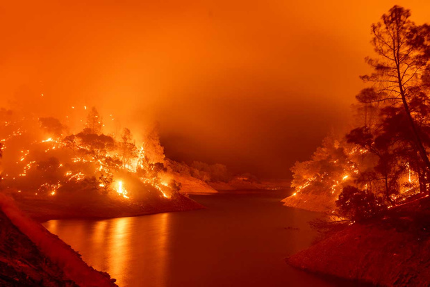 Duizenden inwoners Californië op de vlucht voor bosbranden