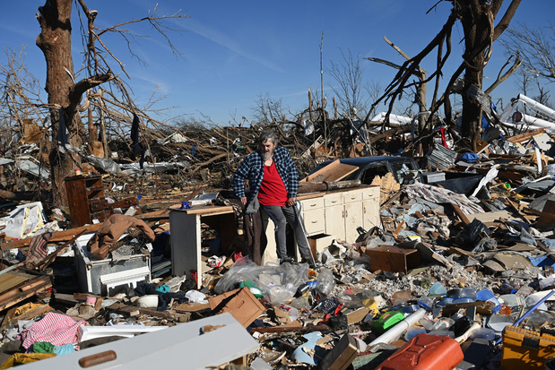 Etats-Unis: fouilles désespérées dans le sillage des tornades meurtrières