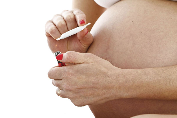 Punir la femme enceinte qui consomme des substances psychoactives? 