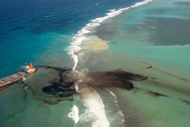 Tienduizenden Mauritianen betogen na olieramp