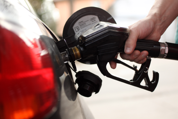 Le prix maximum de l'essence 95 dépasse pour la première fois les 2 euros/le litre