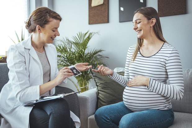 Qui doit assurer le suivi prénatal et quand? 