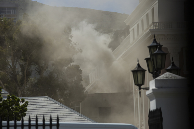 Brand in parlement Kaapstad: politie denkt aan nalatigheid of brandstichting